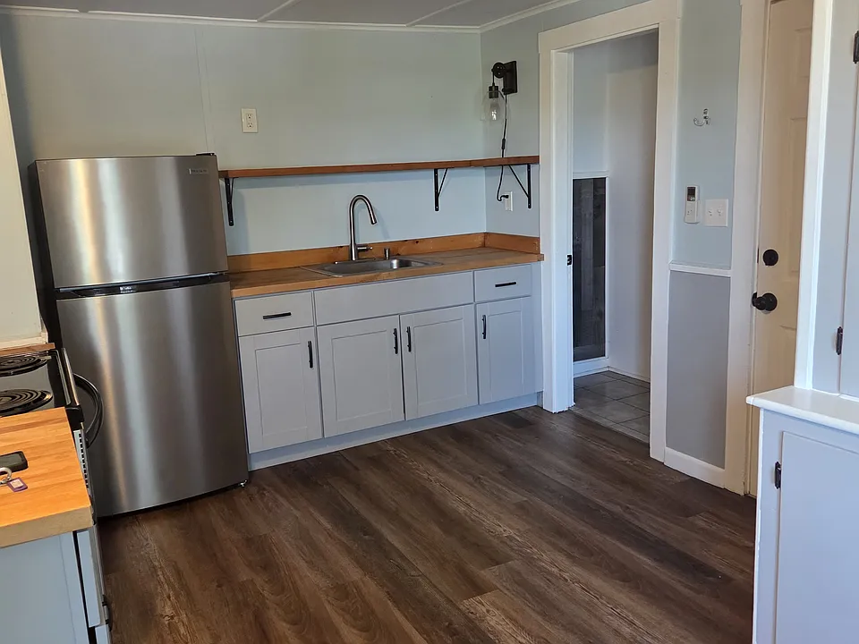 17 Clinton Ave #3