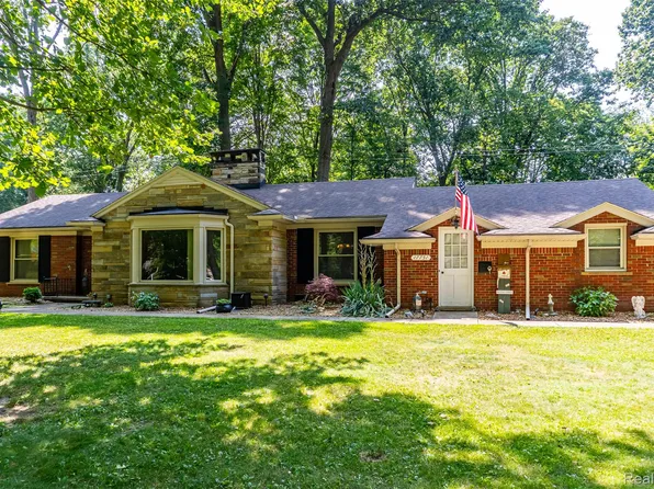 17751 Mayfield St, Livonia, MI 48152