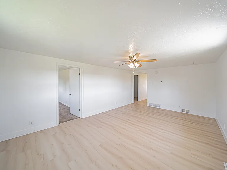 1170 1/2 Alameda Ave — Photo 5