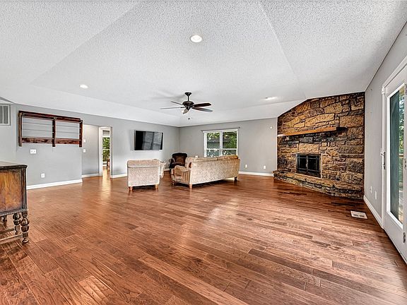 5th image of 14 Glenbarr Cir