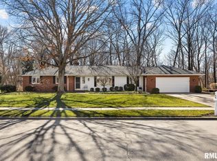 98 Maple Ridge Dr, Morton, IL 61550