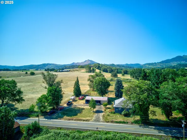 2170 Hubbard Creek Rd, Umpqua, OR 97486