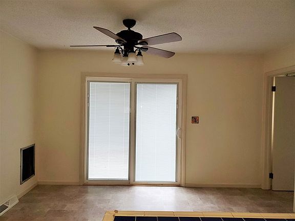 3rd image of 3221 Helena Dr