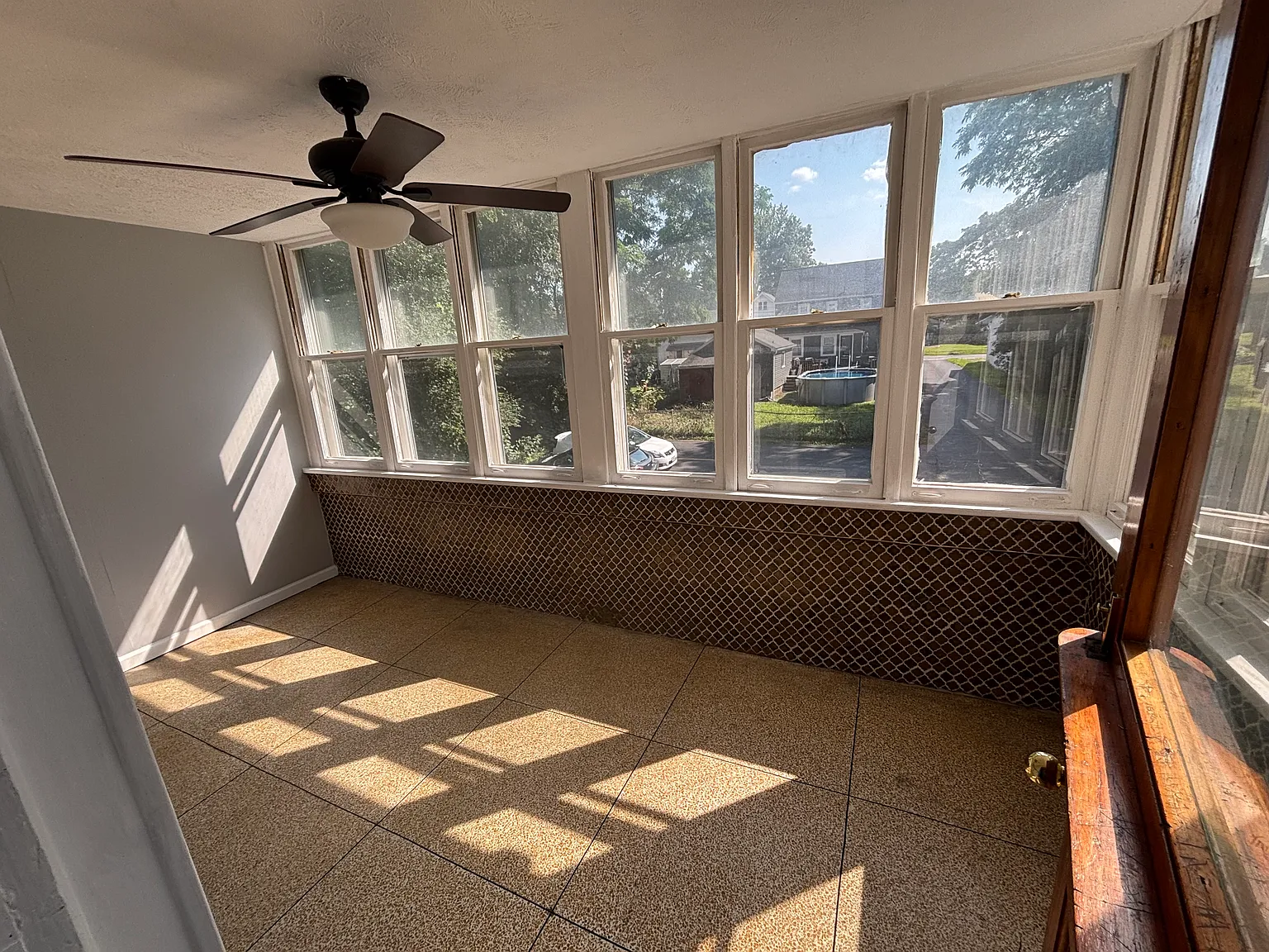 4 bed, 1.5 bath, 1450 sqft, $2,375 — Photo 3