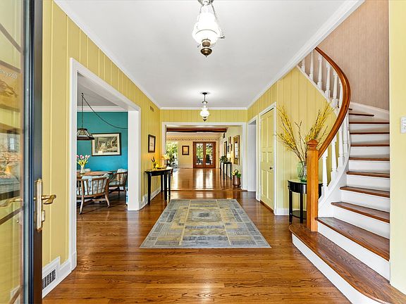 4th image of 27 Hickory Ln