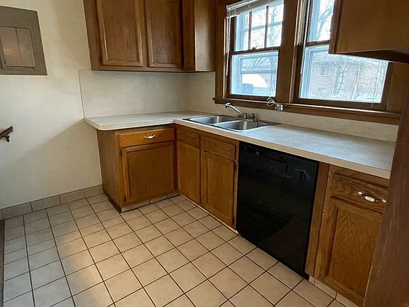 4th image of 203 E Davis Ave