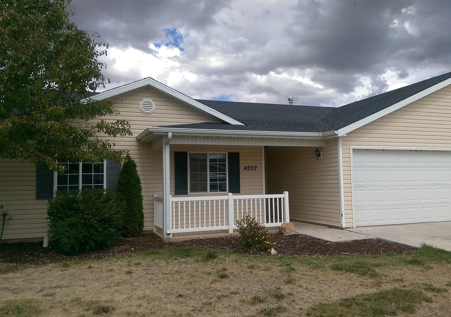 3 Bedroom Duplex with a Garage — Photo 1