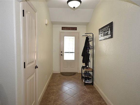 2nd image of 8 Stirling Ln