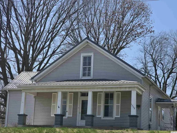 1228 S 12th St, Quincy, IL 62301