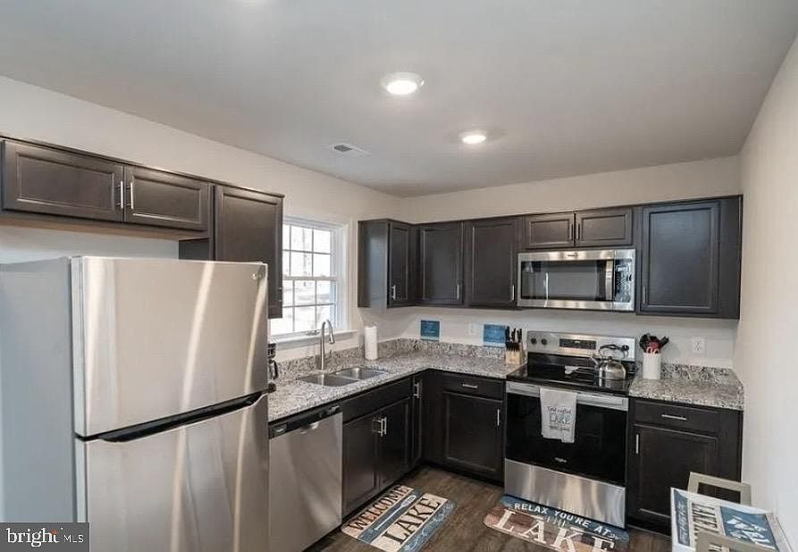 1st image of 923 Anna Coves Blvd