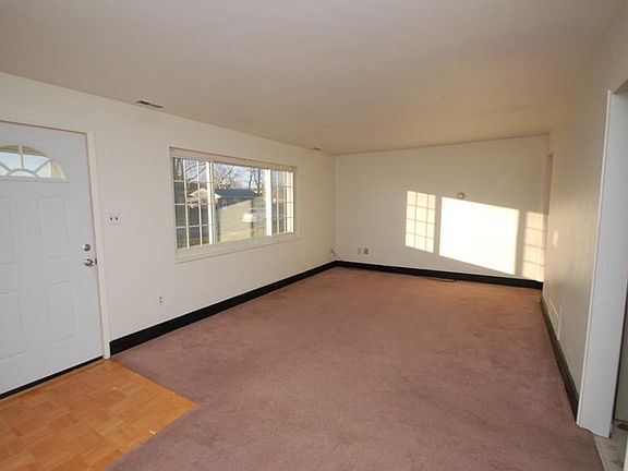 3rd image of 3814 Kingswood Dr
