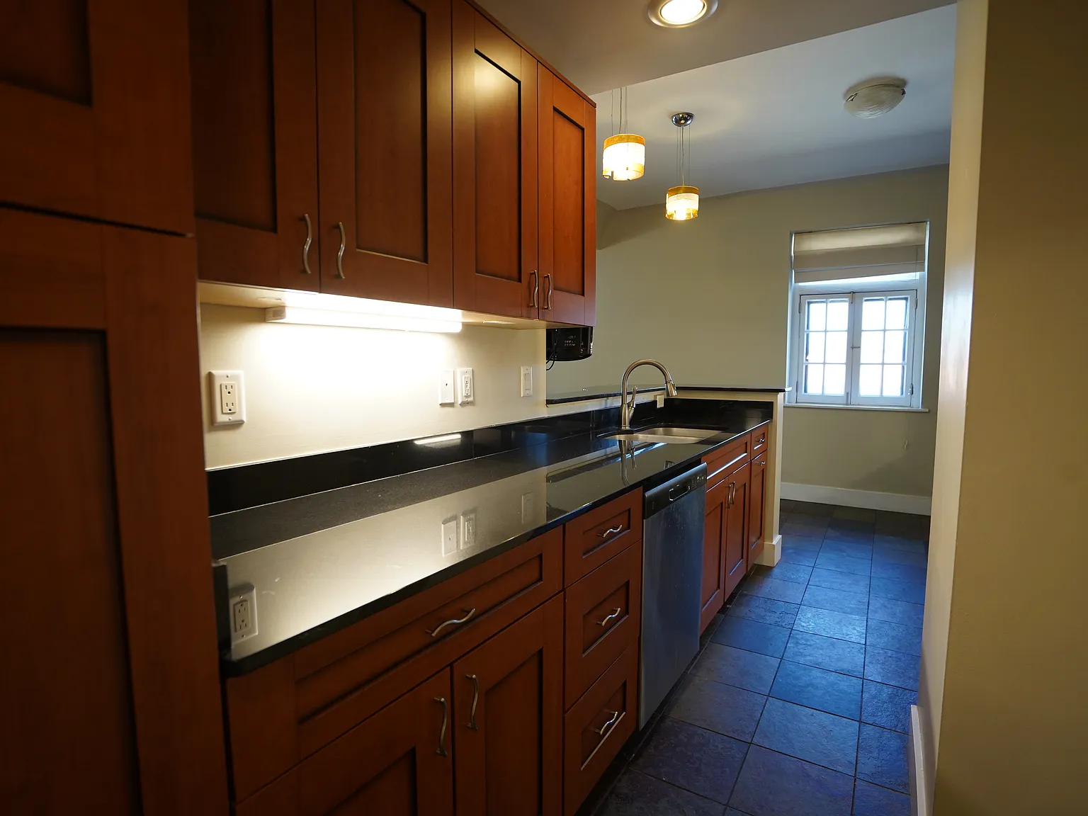 2 bed, 2.5 bath, 1156 sqft, $2,295 — Photo 2