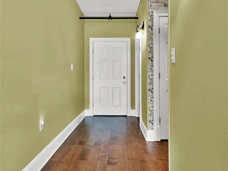 250 W Washington St #4 — Photo 7