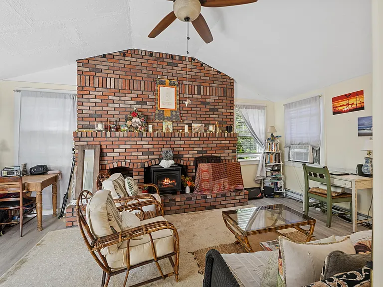 28 Walnut St — Photo 10