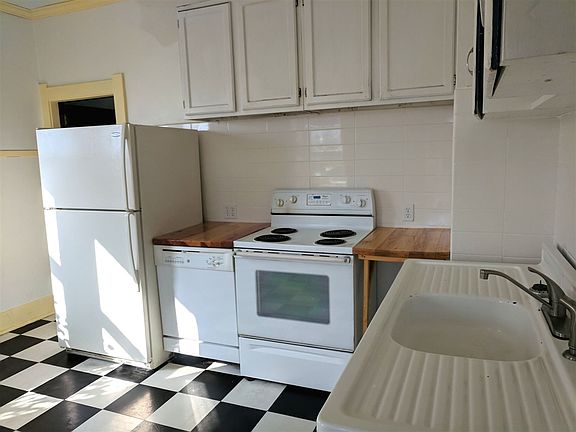 2nd image of 907 2nd St