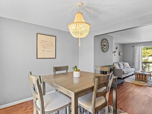 5th image of 327 Parkwood Dr