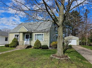 954 Colony Dr, Erie, PA 16505