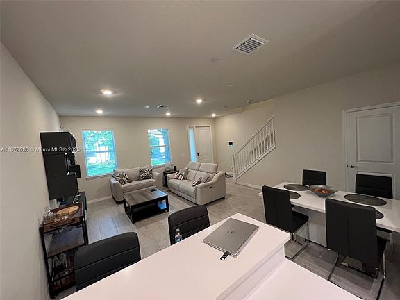 5th image of 5180 Eucalyptus Dr Unit 3