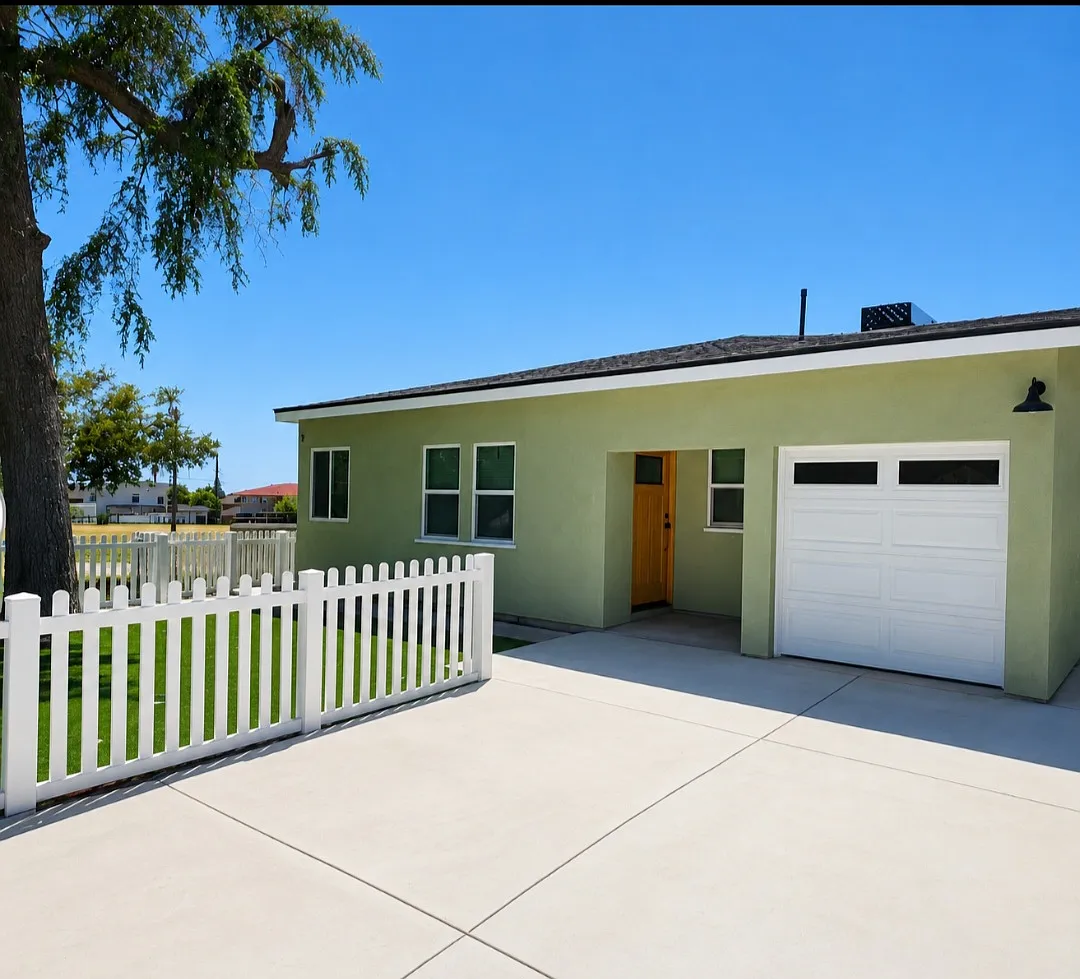 3 bed, 1150 sqft, $4,250 — Photo 2