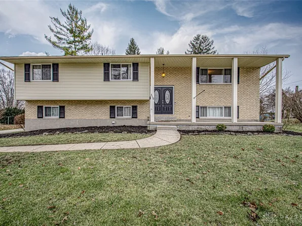 316 Magnolia Dr, Englewood, OH 45322