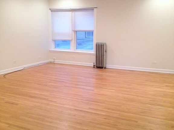3rd image of 3922 N Pine Grove Ave #1F