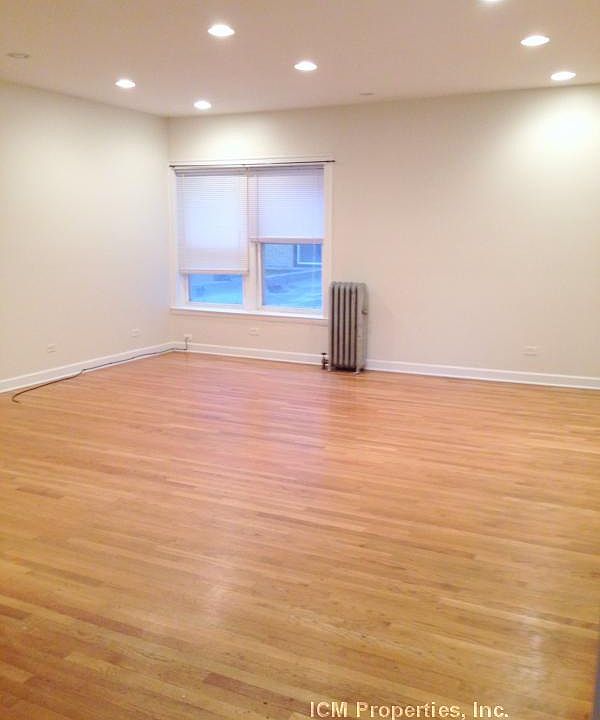 1st image of 3918 N Pine Grove Ave #1D