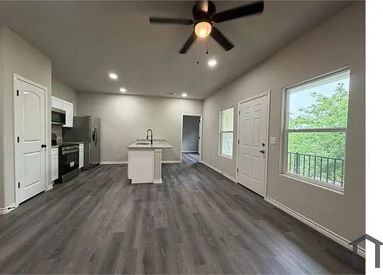 3 bed, 1116 sqft, $1,650 — Photo 2