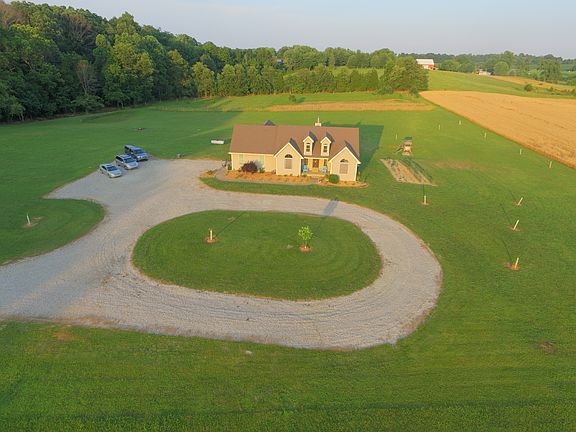 3rd image of 4242 Lincoln Farm Ln NE