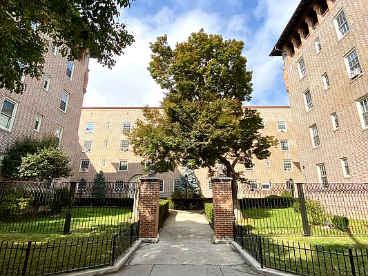 Rented by R New York | media 10