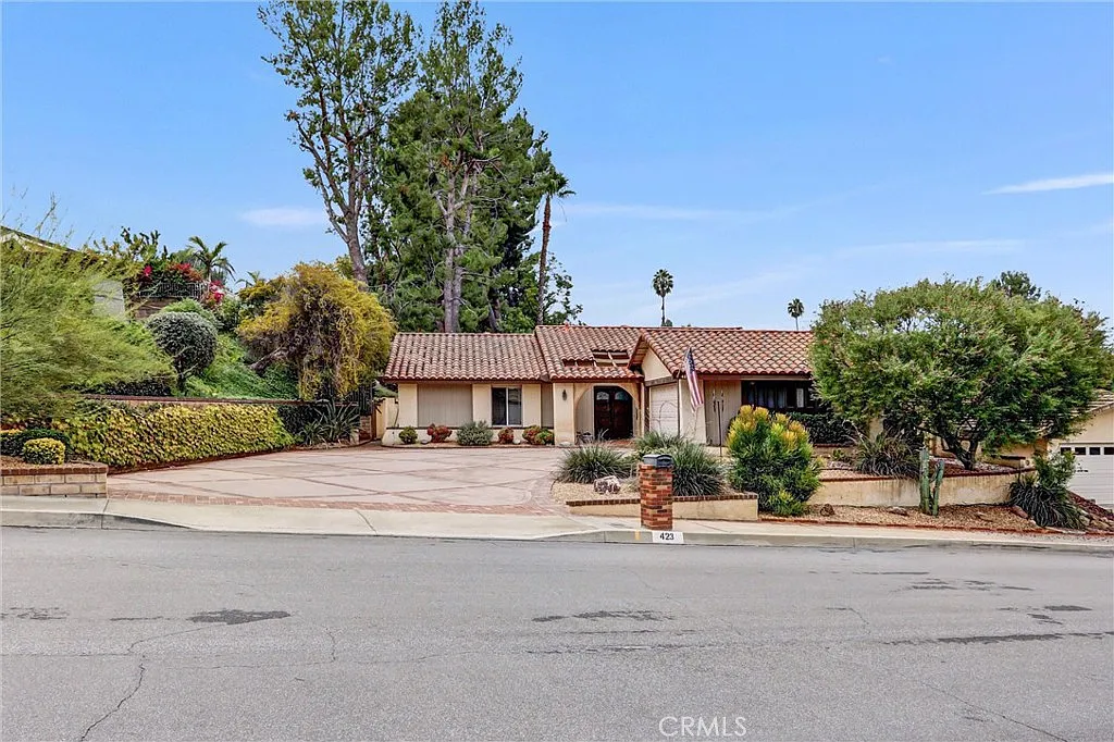 3 bed, 1553 sqft, $3,500 — Photo 2