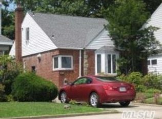 6536 182nd St, Fresh Meadows, NY 11365
