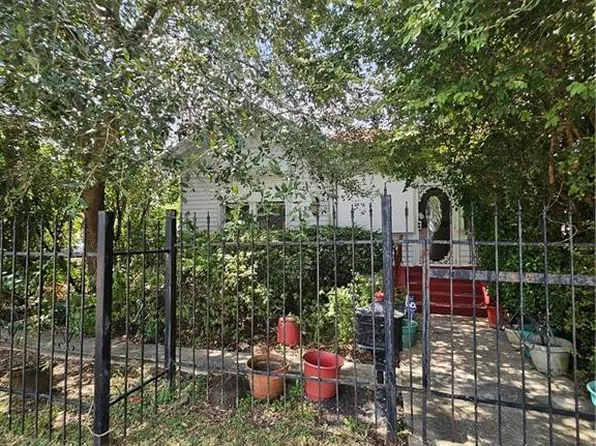 2300 Upperline St, New Orleans, LA 70115