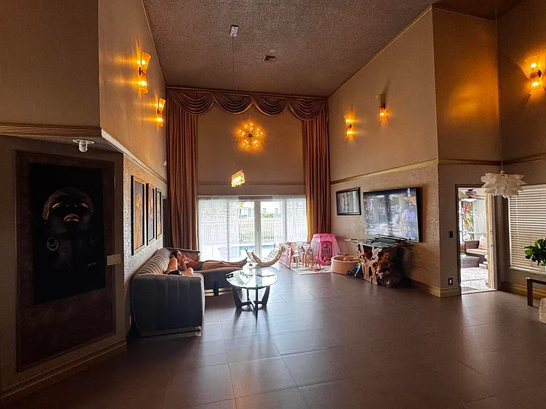 10302 Buena Ventura Dr — Photo 2