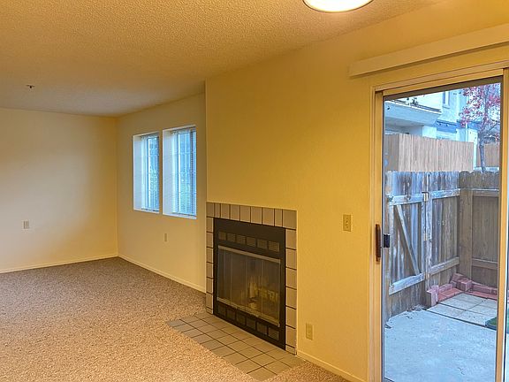 3rd image of 1031 Southwood Dr APT E