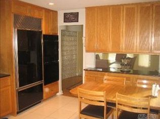 11 Seaview Ln, Port Washington, NY 11050
