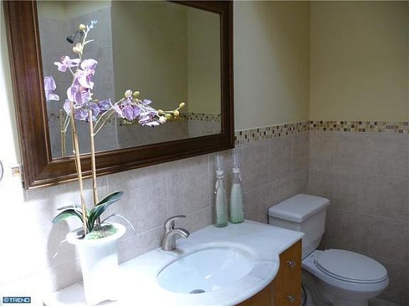 3rd image of 7144 Ogontz Ave APT 2