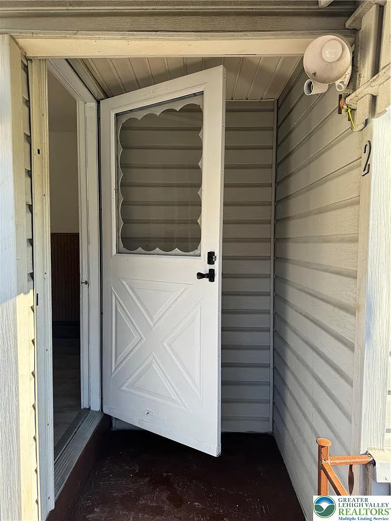 3 bed, 1.0 bath, 1000 sqft, $1,800 — Photo 4