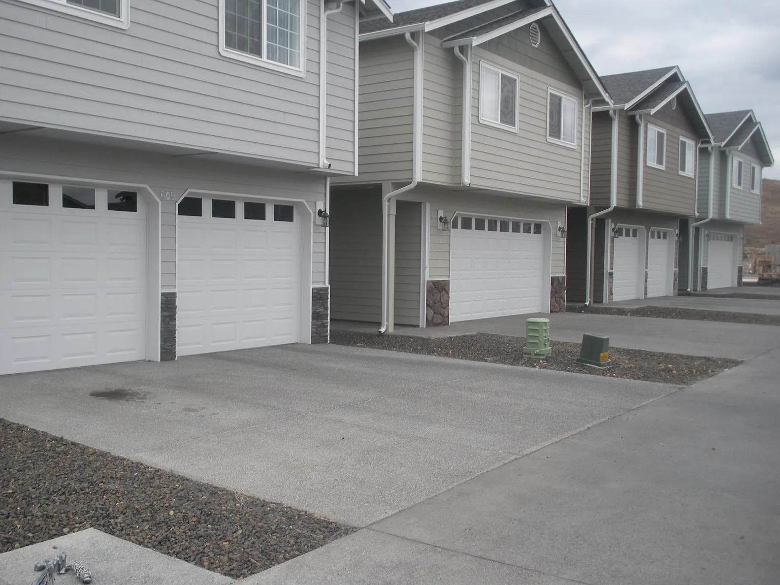 3 bed, 2.5 bath, 1600 sqft, $1,850 — Photo 1