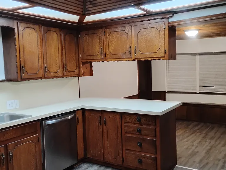 312 E Cedar Ln — Photo 25