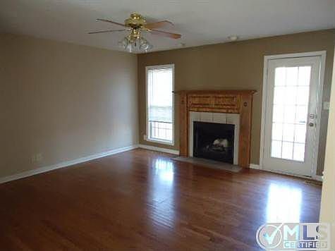 3rd image of 995 Garfield Way