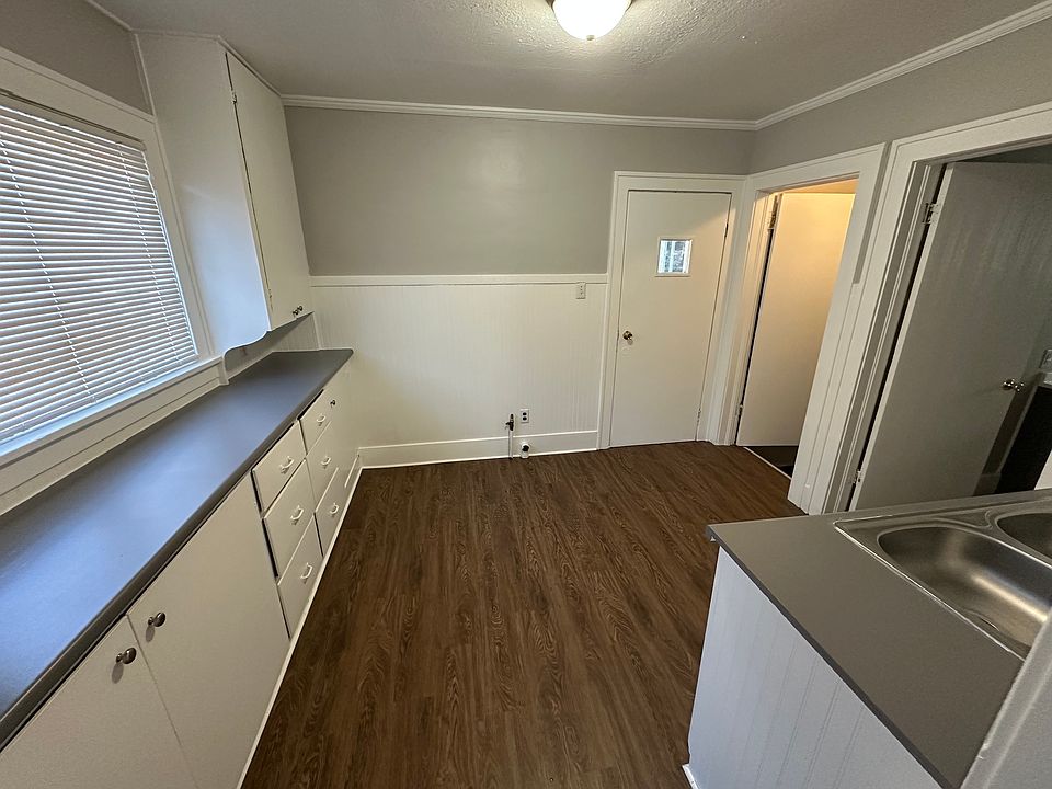 1st image of 2320 Leahy St