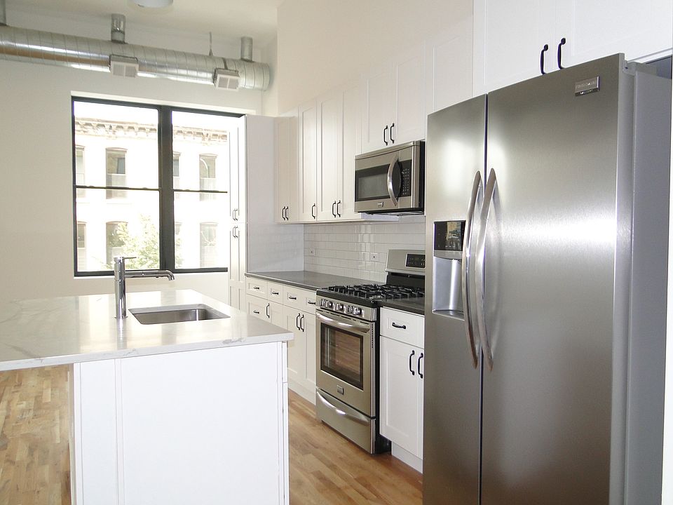 1st image of 858 W Wrightwood Ave #3