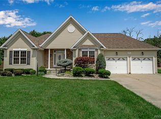 2773 Driftwood Dr, Niagara Falls, NY 14304