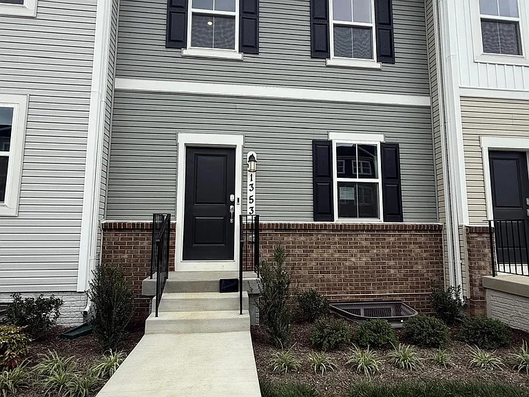1353 Cedar Valley Rd — Photo 2