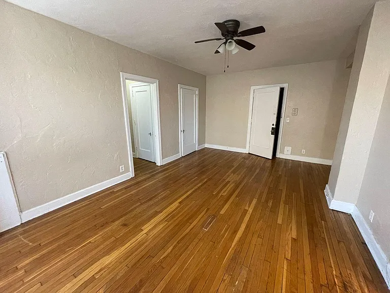 Llanhurst Apartments — Photo 6
