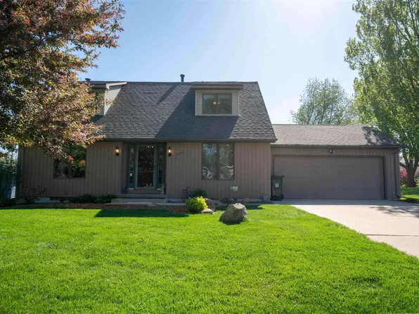 3922 Carlton Dr, Cedar Falls, IA 50613