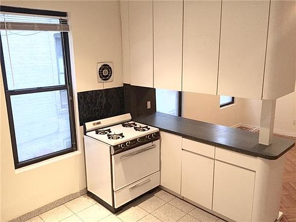 4th image of 9214 3rd Ave APT 1R