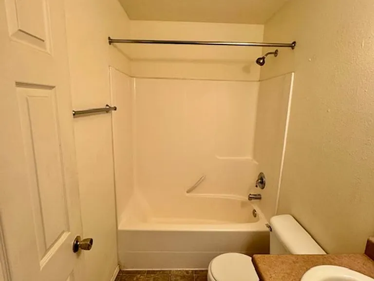 916 Shirley Pl #E — Photo 24