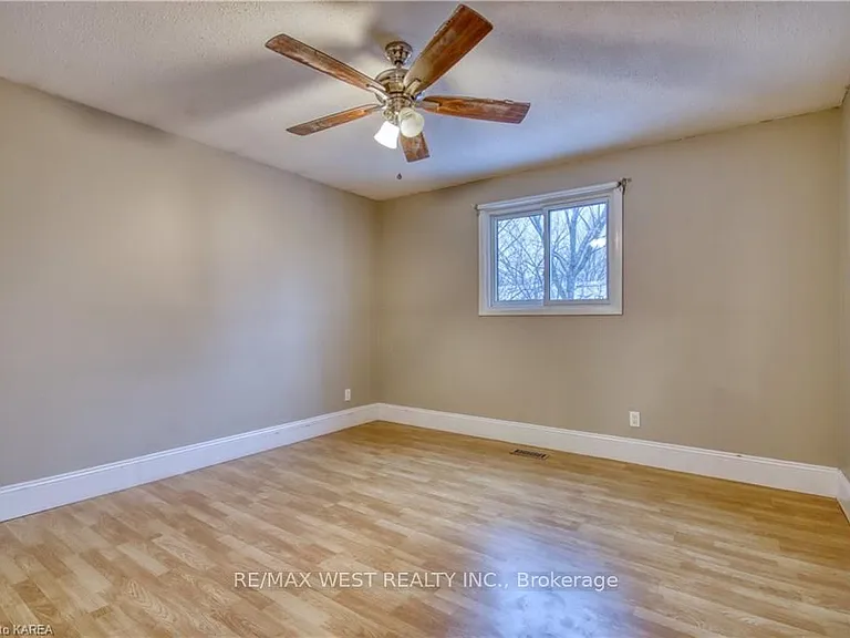 24 Bernadette Ct #MAIN FLOOR — Photo 12