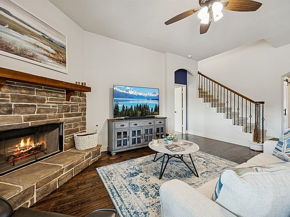 4th image of 203 Oakcrest Dr